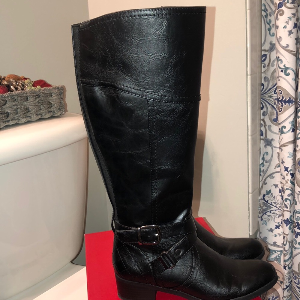 NEVER WORN Women’s black over the knee unisa boots